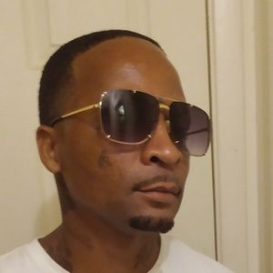 Meet your Posher, Adrian